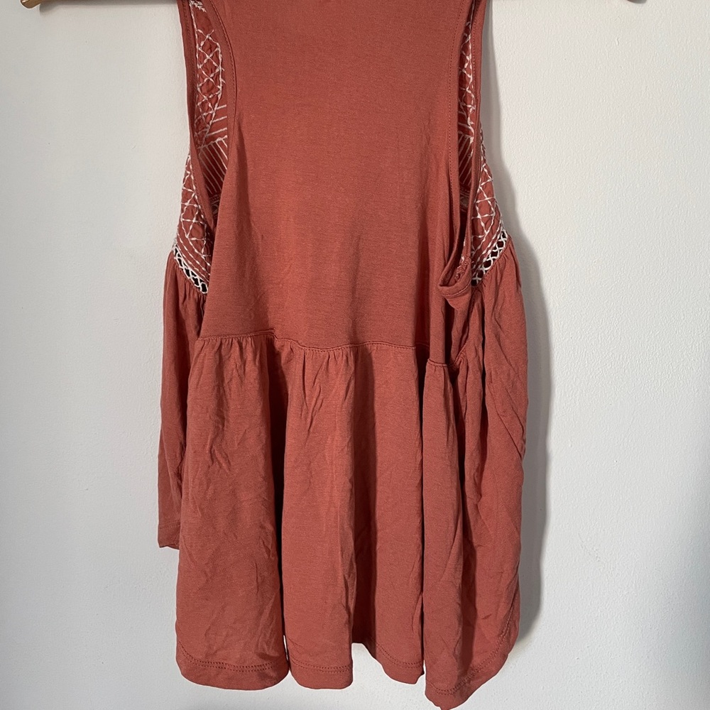 🤩 Forever 21 crop top with embroidered yoke and gathers - Picture 3 of 5